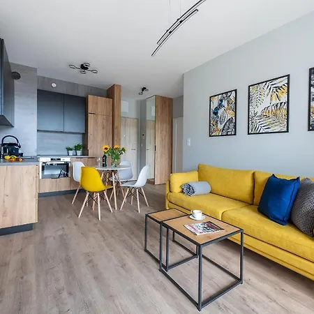Airport Okecie Cybernetyki Apartment *