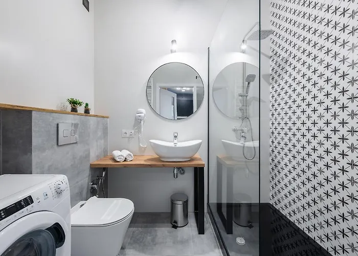 Airport Okecie Cybernetyki * ワルシャワ