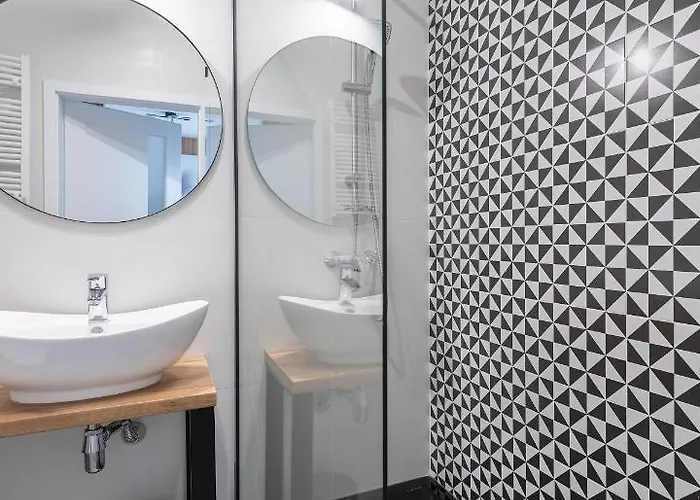 Airport Okecie Cybernetyki ワルシャワ