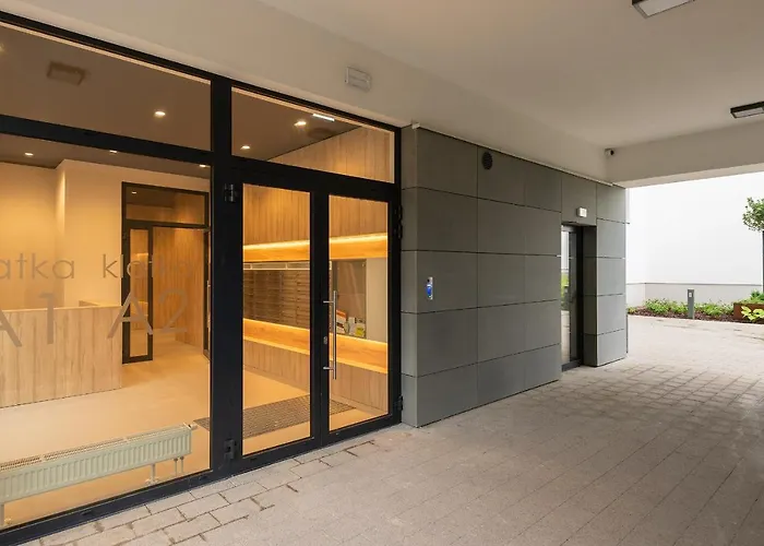 Airport Okecie Cybernetyki * ワルシャワ