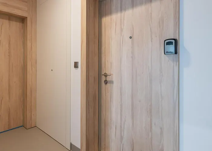 Airport Okecie Cybernetyki アパート *