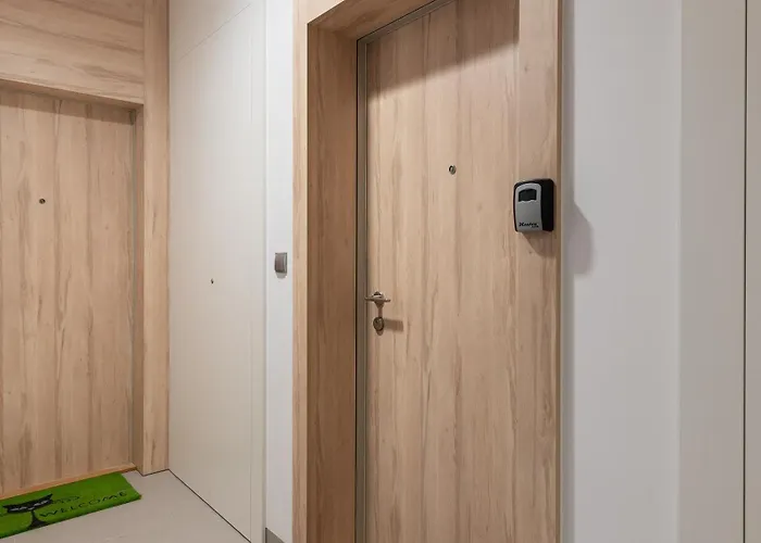 Airport Okecie Cybernetyki ワルシャワ